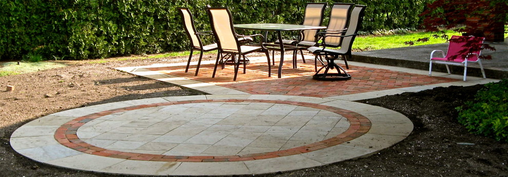 Example of a classic patio design in Cleveland
