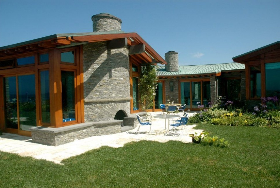 Пример оригинального дизайна: двор на заднем дворе в современном стиле без защиты от солнца