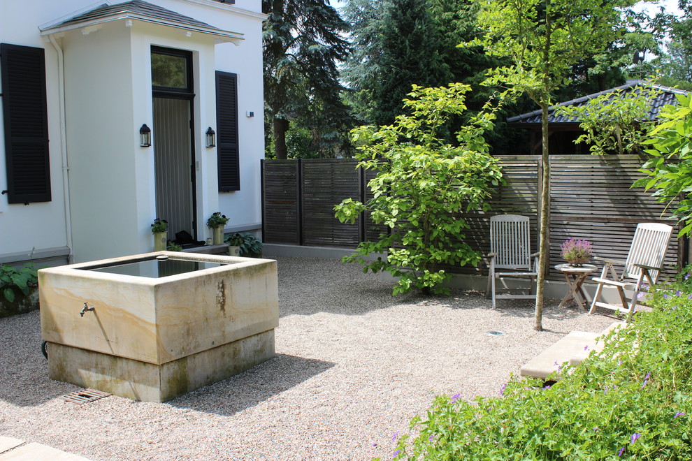 Brunnenhof mit Sichtschutz Mediterranean Patio Hamburg by