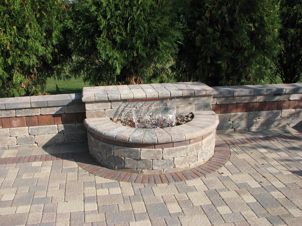 Example of a classic patio design in Chicago