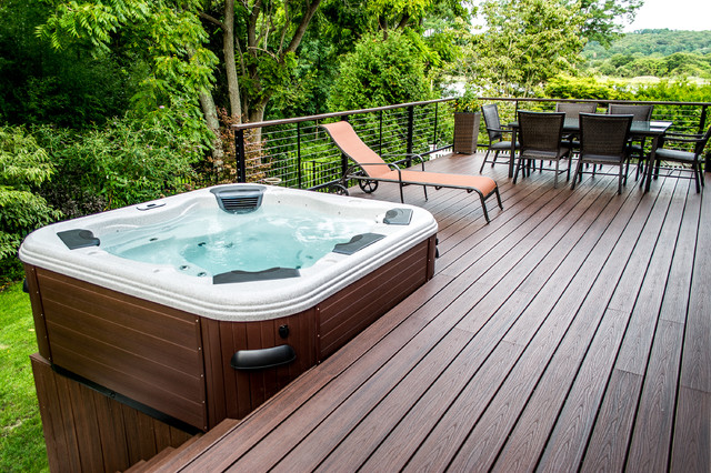 Bullfrog spa 462 Hot Tub with Trex Decking and Cable rail - Contemporary -  Deck - New York - by Best Hot Tubs "Hot Tub and Spa Experts" | Houzz