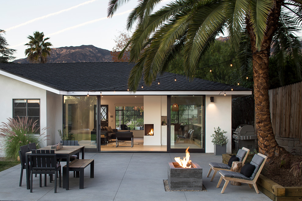 Inspiration for a contemporary patio in Santa Barbara.