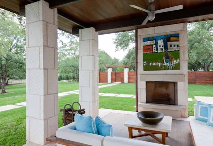 Photo of a modern patio in Austin.