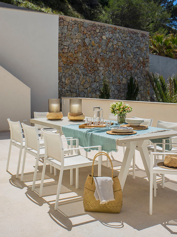 Свежая идея для дизайна: двор в средиземноморском стиле без защиты от солнца - отличное фото интерьера