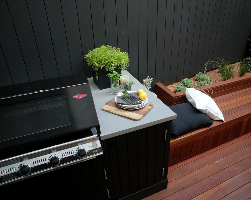 Idée de décoration pour une terrasse design avec une cuisine d'été, une cour et aucune couverture.