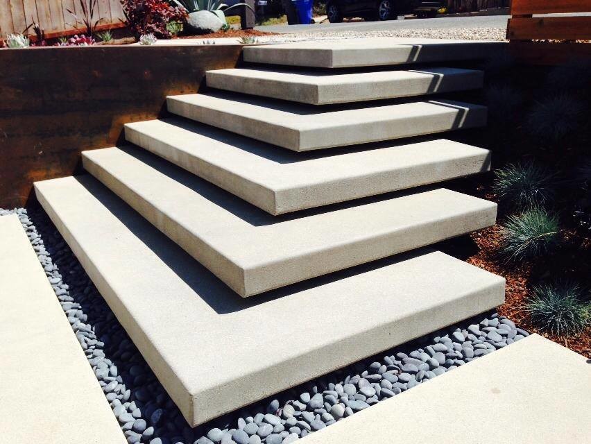 Photo of a small modern patio in San Diego with concrete slabs and no cover.