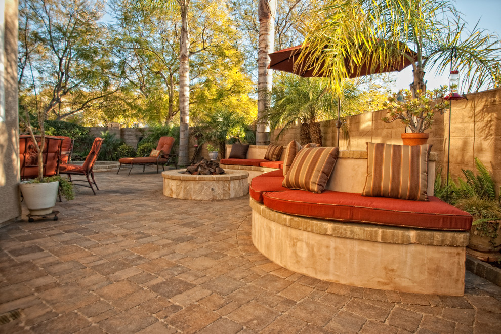 Design ideas for a world-inspired patio in San Diego.