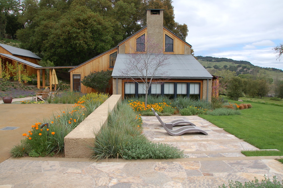 Foto de patio contemporáneo sin cubierta con adoquines de piedra natural