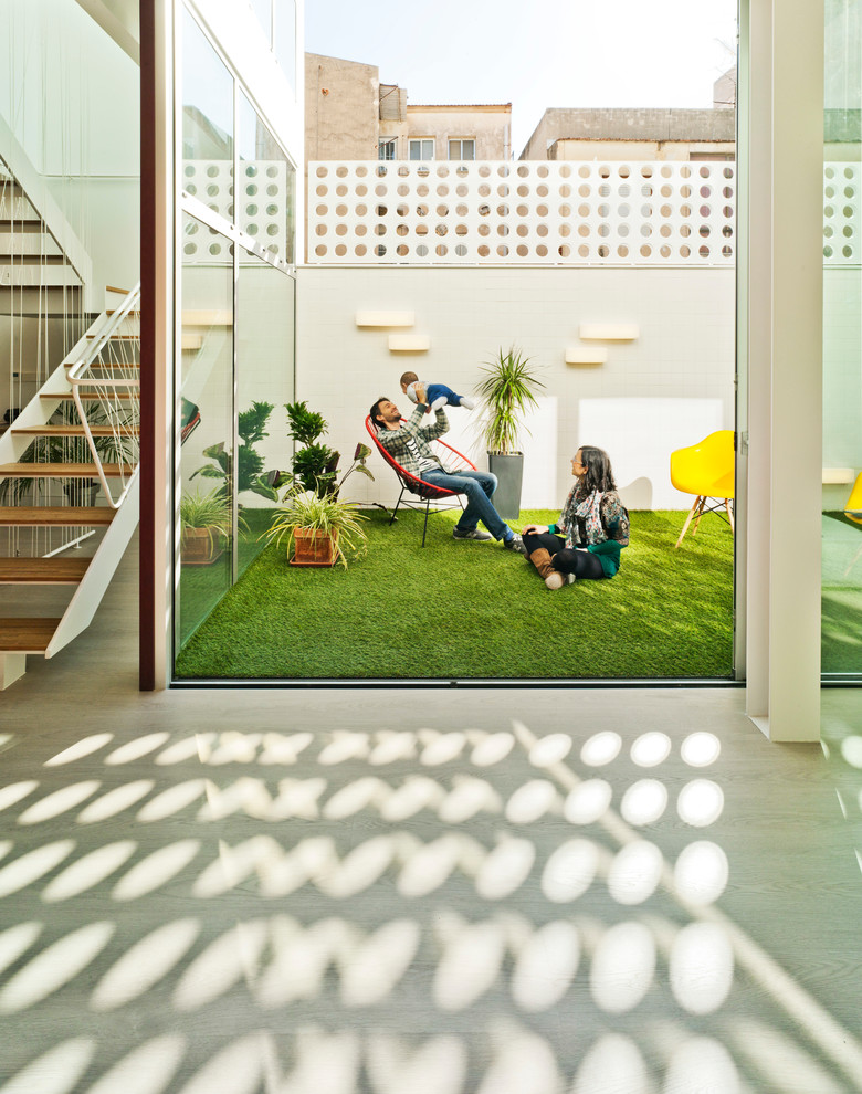 Idee per un patio o portico design di medie dimensioni e in cortile con nessuna copertura
