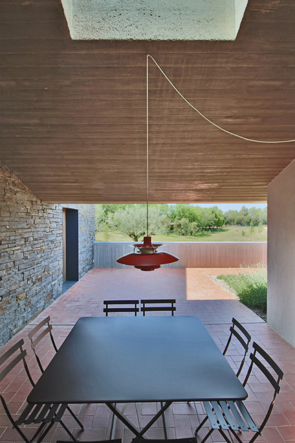 Casa moderna construcción de techos con claraboyas ático, sistema de  canaletas de lluvia, ventanas de techo