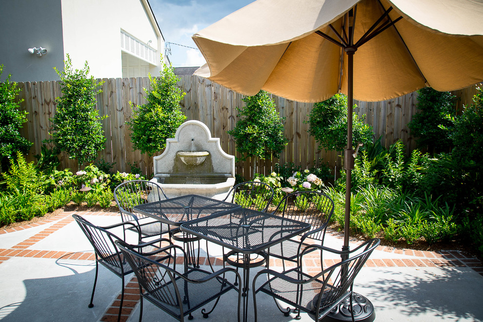 Example of a classic patio design in New Orleans