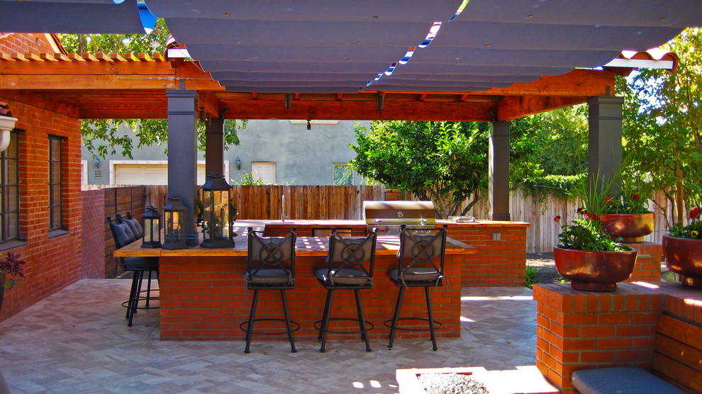 Design ideas for a traditional patio in Phoenix with a bar area.