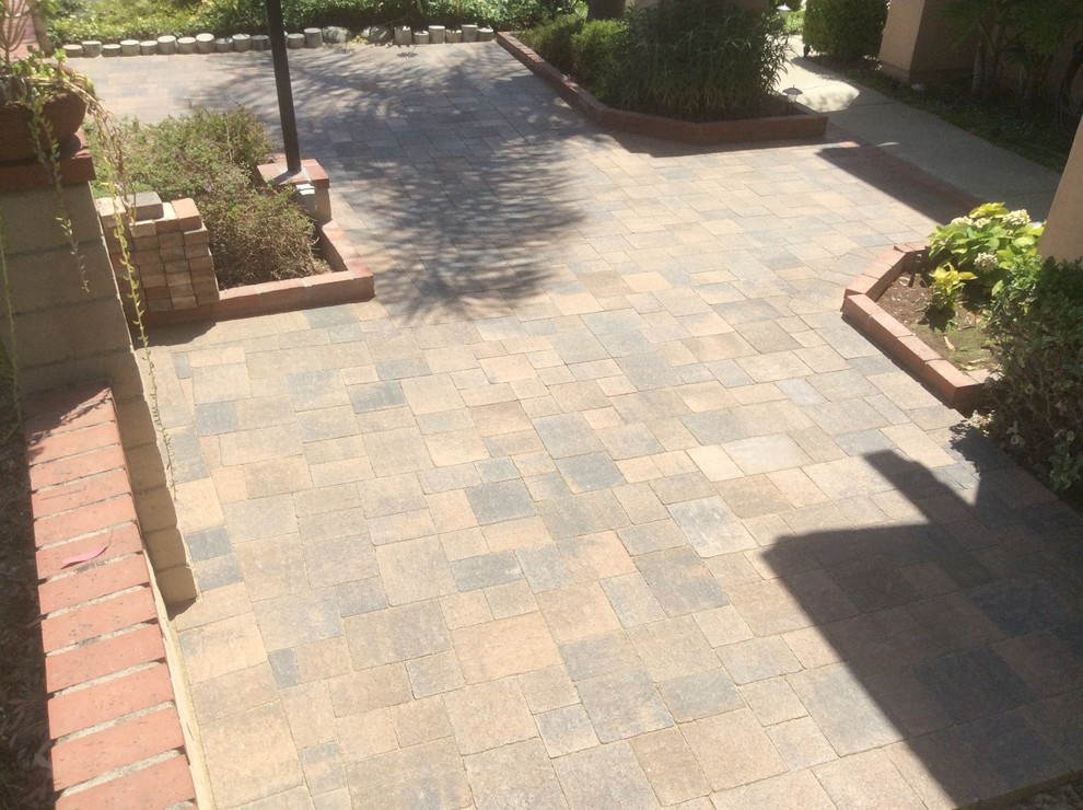 Design ideas for a medium sized traditional patio in Los Angeles.