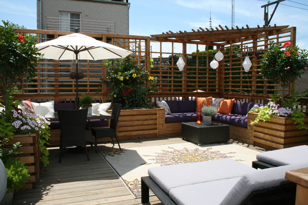 Design ideas for an eclectic patio in Chicago.