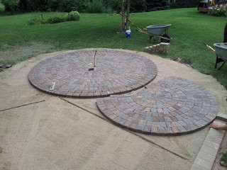 Circular Paver Patio - Minimalistisch - Patio - Minneapolis - von