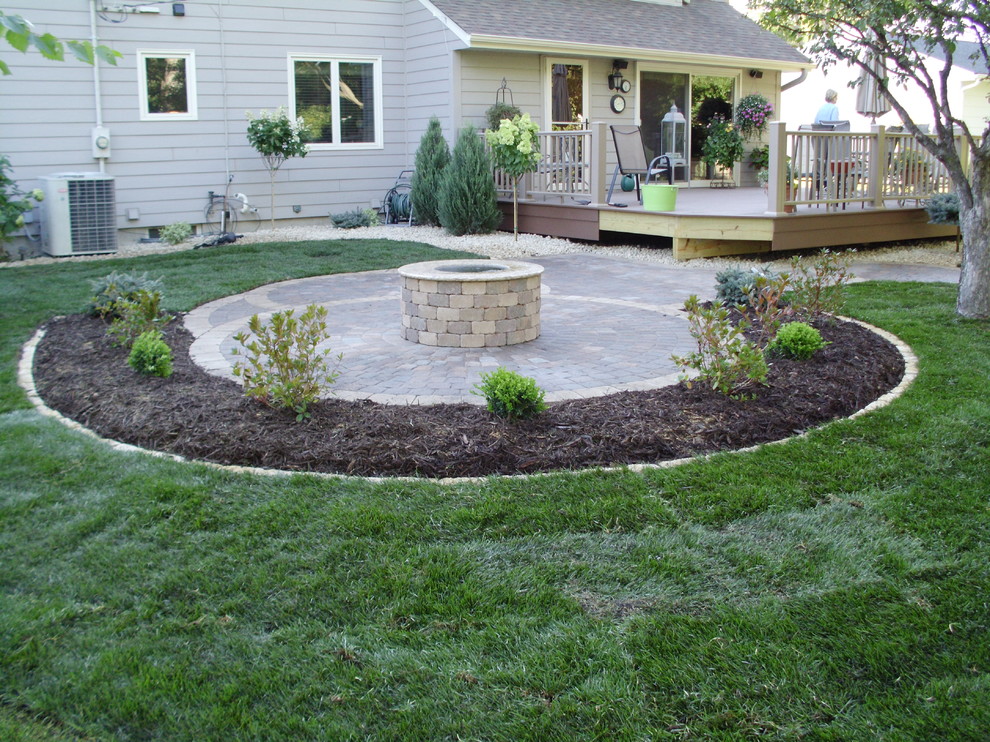 Circular Paver Patio - Patio - Minneapolis - by BARRETT LAWN CARE | Houzz