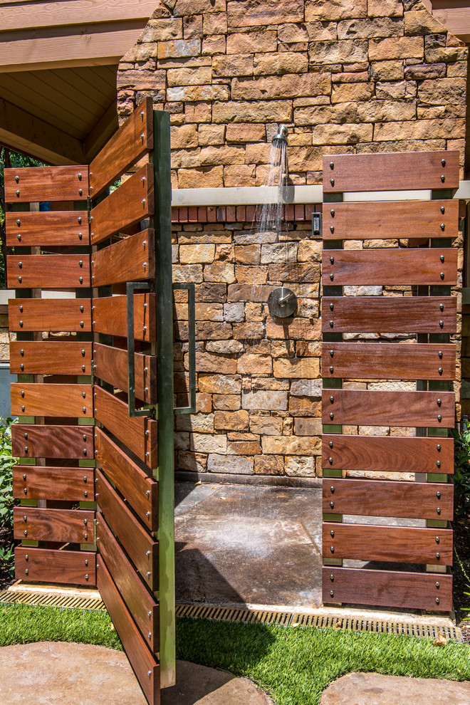 Photo of a rustic patio in Dallas with an outdoor shower and no cover.