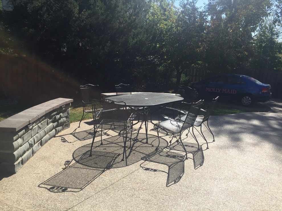 Clayton, Missouri Exposed Aggregate Patio and Stone Masonry Sitting Walls Patio St Louis