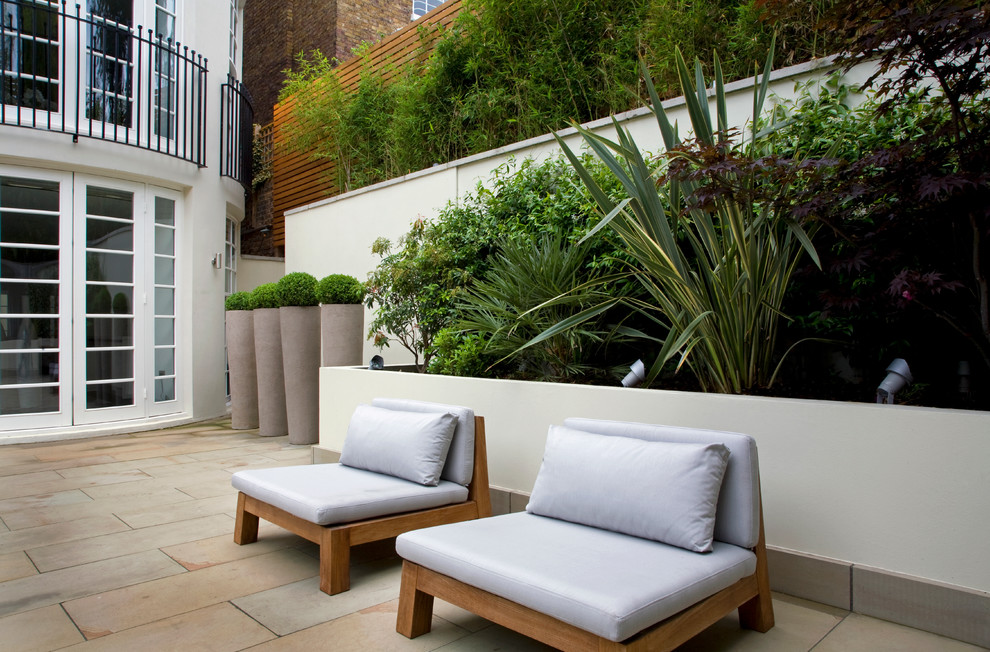 Inspiration for a modern patio remodel in London