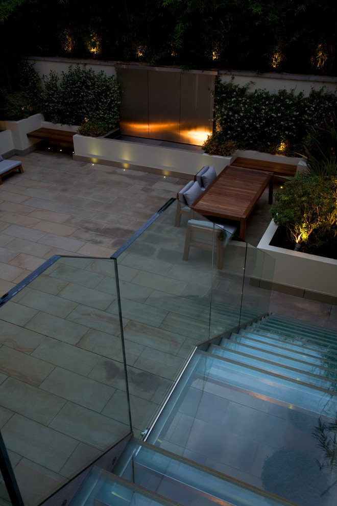 Inspiration for a modern patio in London.