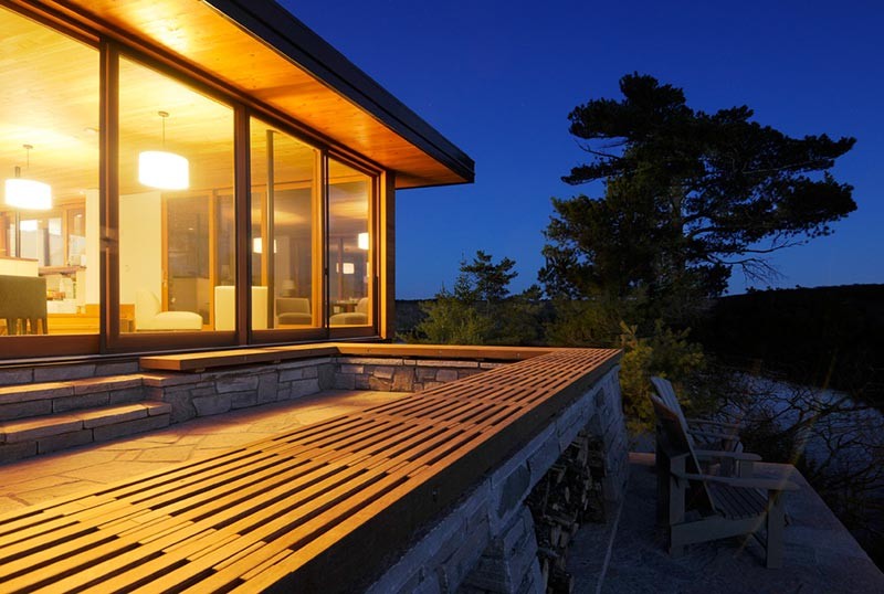 Источник вдохновения для домашнего уюта: двор среднего размера на переднем дворе в стиле модернизм без защиты от солнца