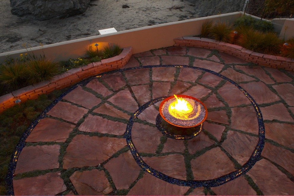 Maritimer Patio mit Feuerstelle in San Luis Obispo