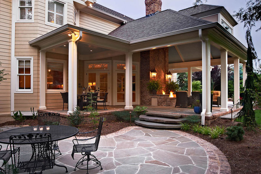 Photo of a modern patio in Raleigh.