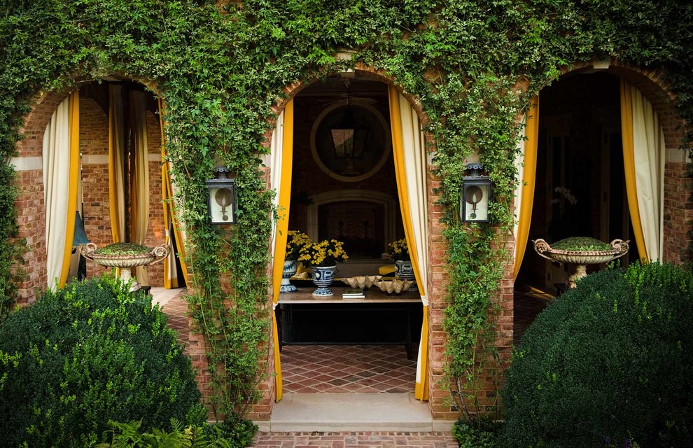 Свежая идея для дизайна: беседка во дворе частного дома в средиземноморском стиле - отличное фото интерьера