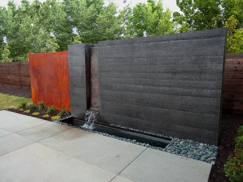 Inspiration for a contemporary patio in Denver.