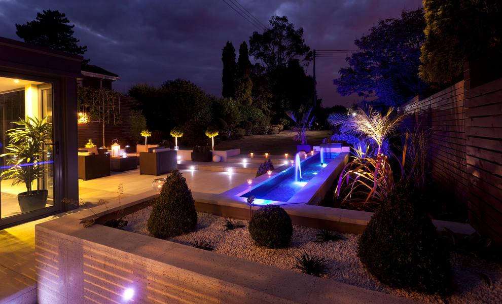 Inspiration for a contemporary patio remodel in West Midlands