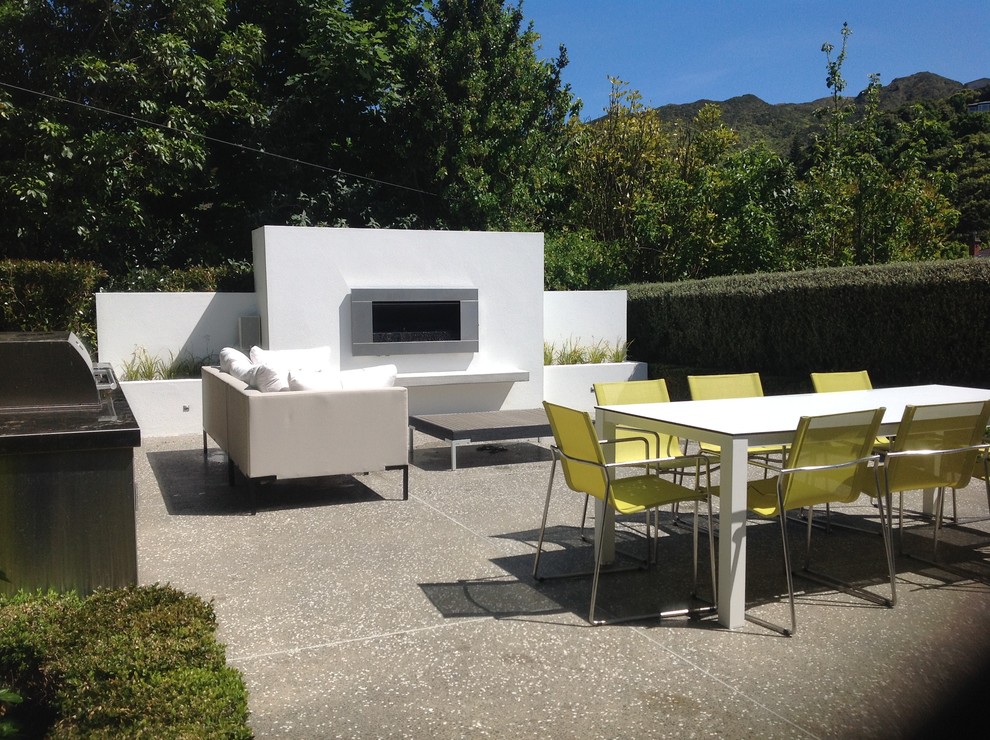 Contemporary outdoor living space in Ngaio, Wellington Contemporary