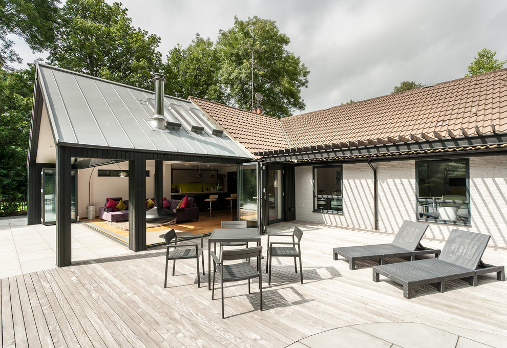 Idée de décoration pour une terrasse en bois design.