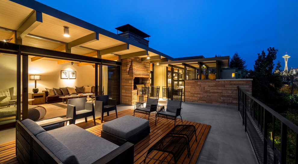 Идея дизайна: двор среднего размера на заднем дворе в современном стиле с покрытием из бетонных плит и навесом