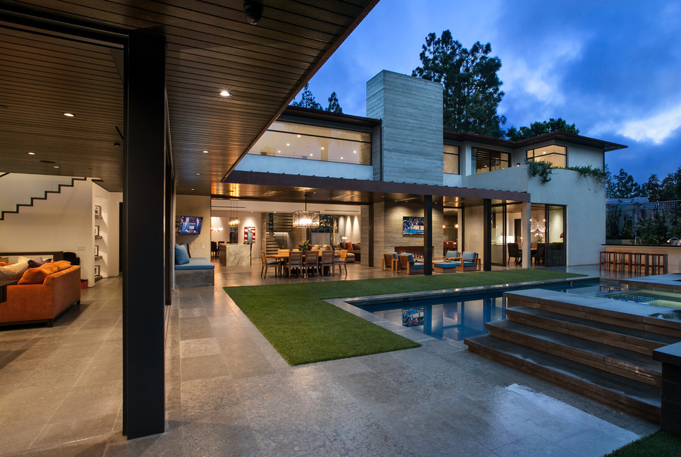 Inspiration for a contemporary patio in Orange County.