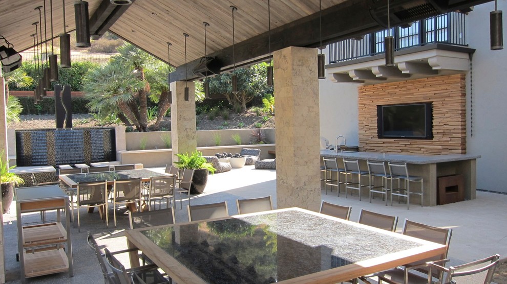 Example of a trendy patio design in San Diego