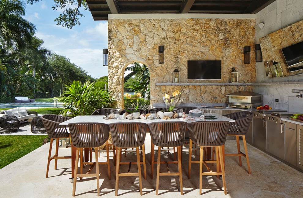 Imagen de patio mediterráneo en anexo de casas con adoquines de piedra natural