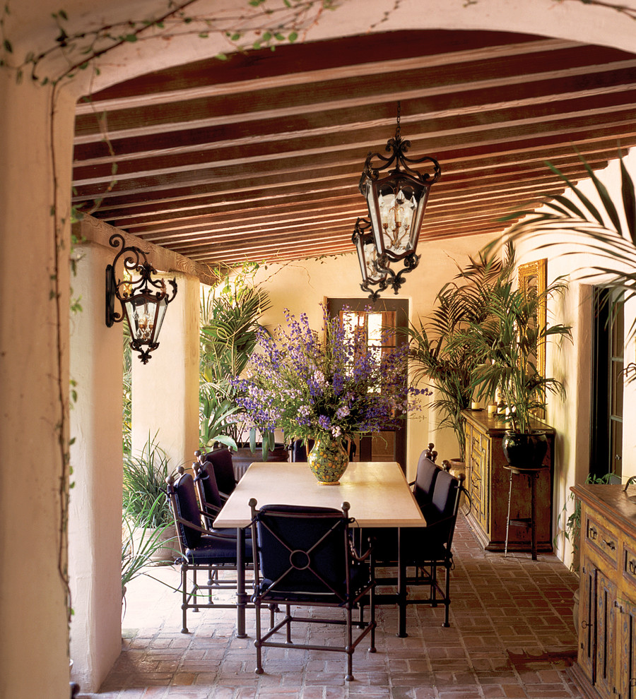 Farmhouse patio photo in Miami