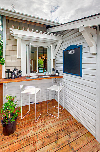 Patio - cottage patio idea in Seattle