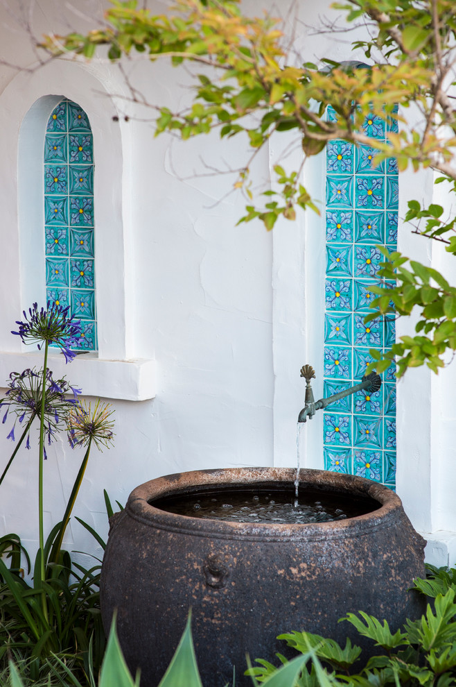 Design ideas for a small mediterranean courtyard patio in Perth with a water feature.