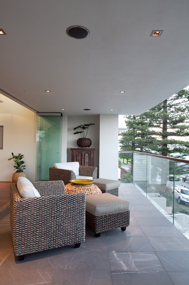 Design ideas for a contemporary patio in Perth.
