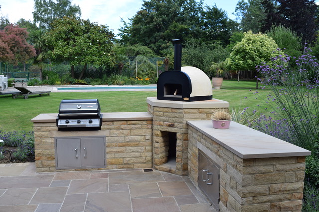 Afleiding zege volgens Country Style BBQ & Pizza Oven Cooking ARea - Country - Patio - Surrey - by  Outdoor Living Design | Houzz IE
