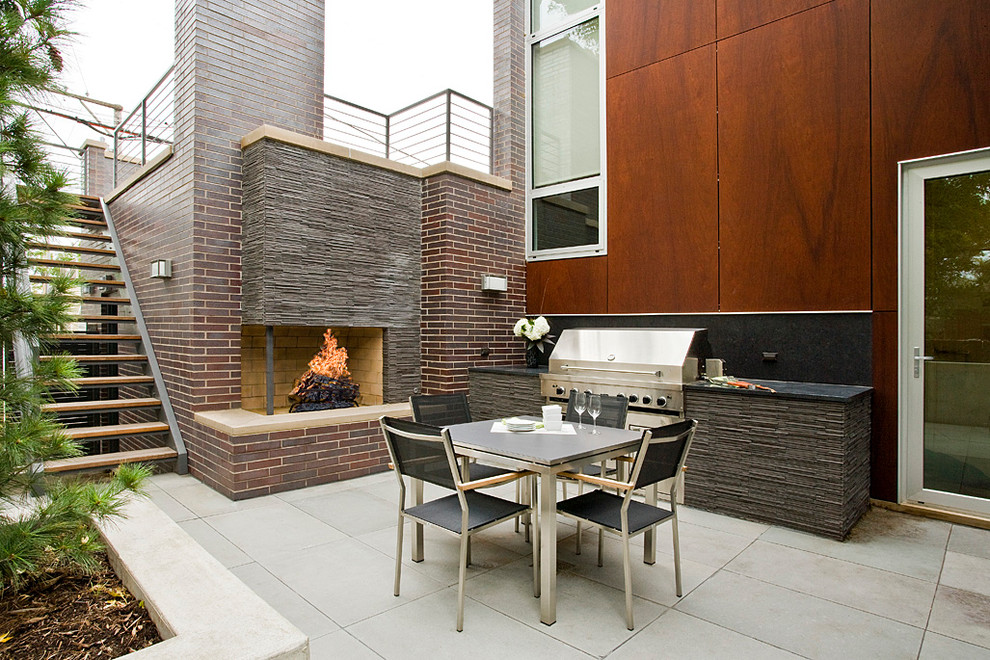 Идея дизайна: двор в современном стиле с зоной барбекю