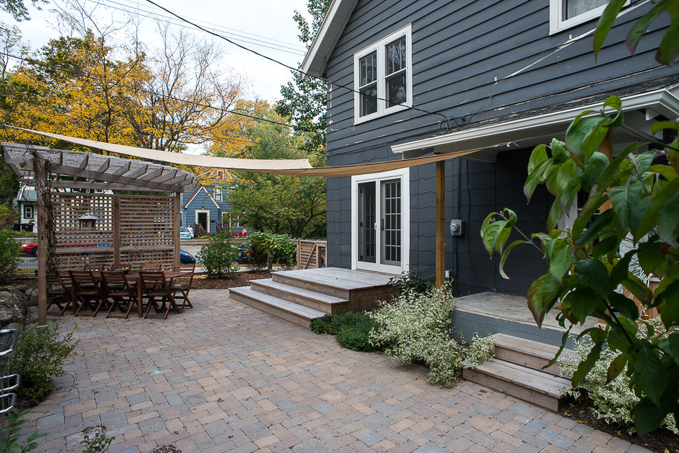 Inspiration for a timeless patio remodel in Detroit