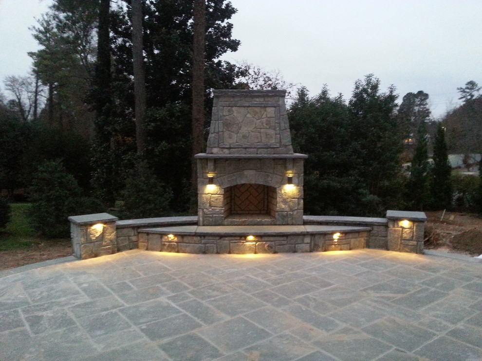 Photo of a contemporary patio in Raleigh.