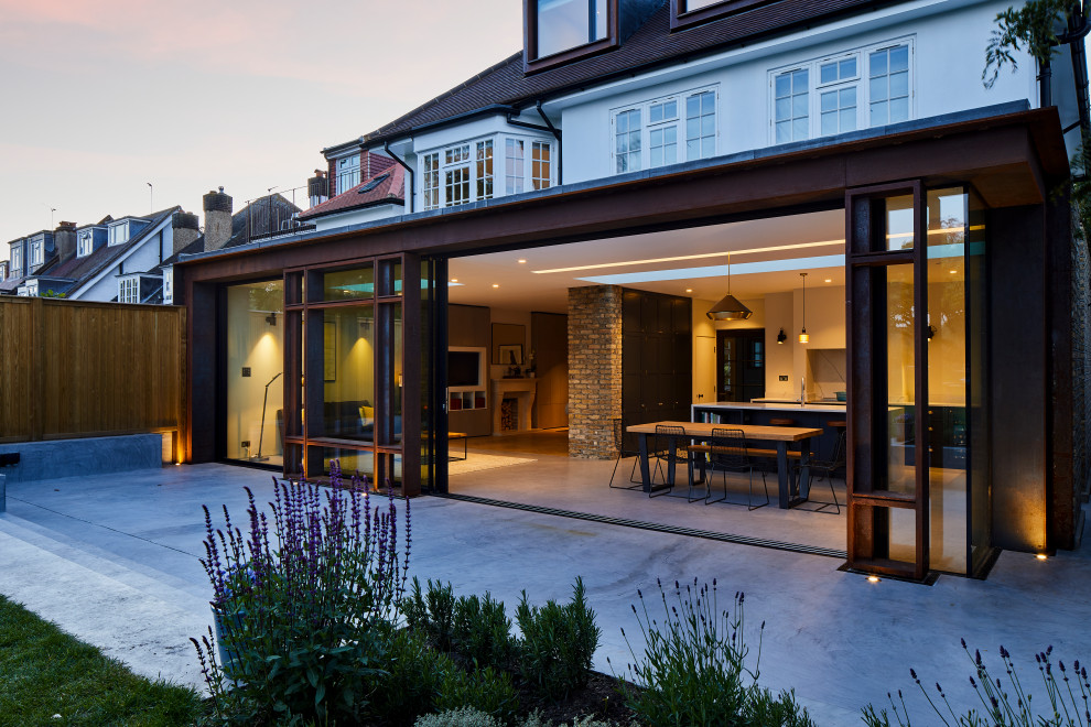 Large contemporary patio in London.