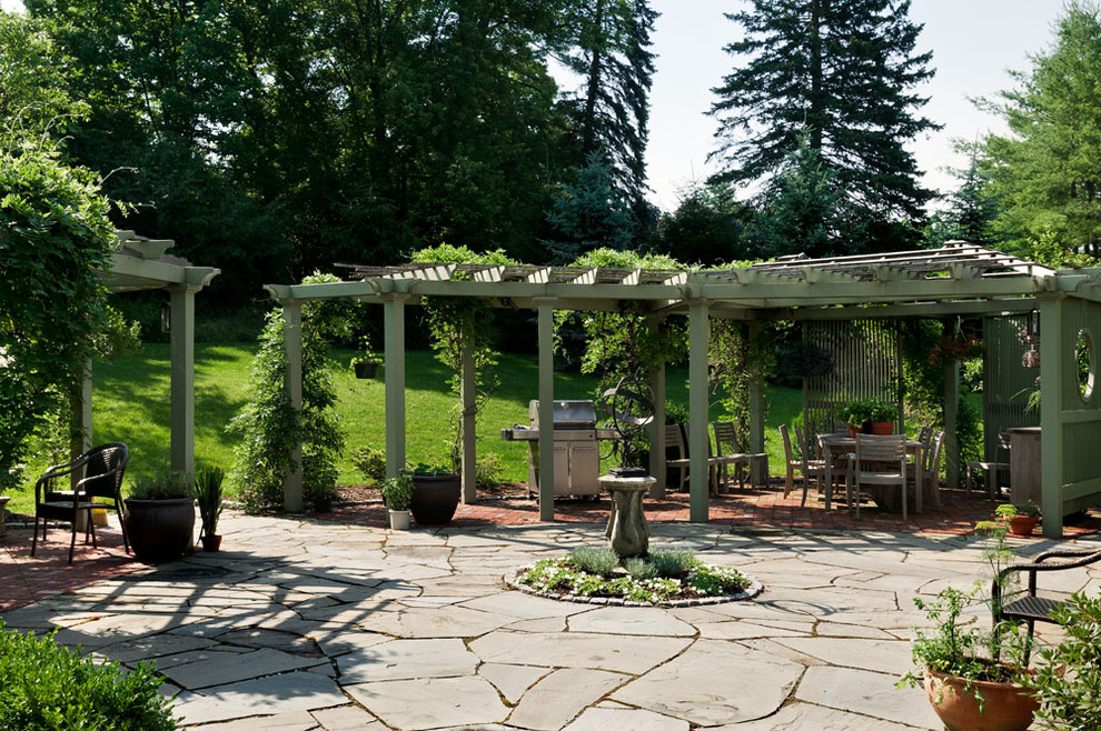 Inspiration for a farmhouse patio in New York.