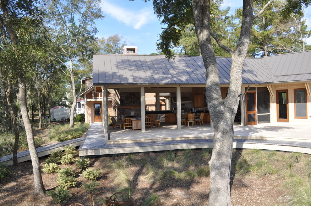 Idées déco pour une terrasse arrière montagne avec une cuisine d'été, des pavés en pierre naturelle et une extension de toiture.