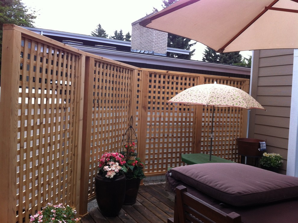Transitional patio photo in Calgary