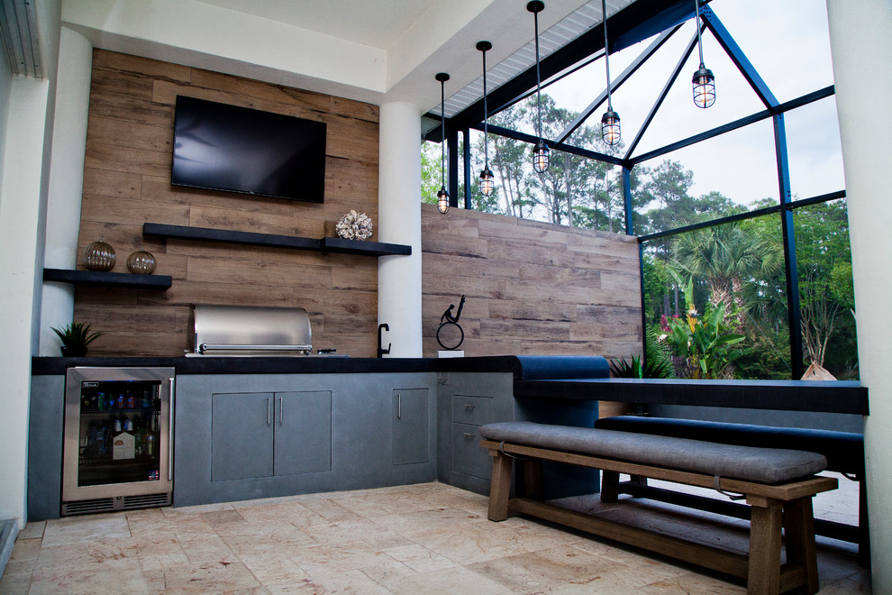 Inspiration pour une terrasse arrière minimaliste de taille moyenne avec une cuisine d'été et des pavés en pierre naturelle.