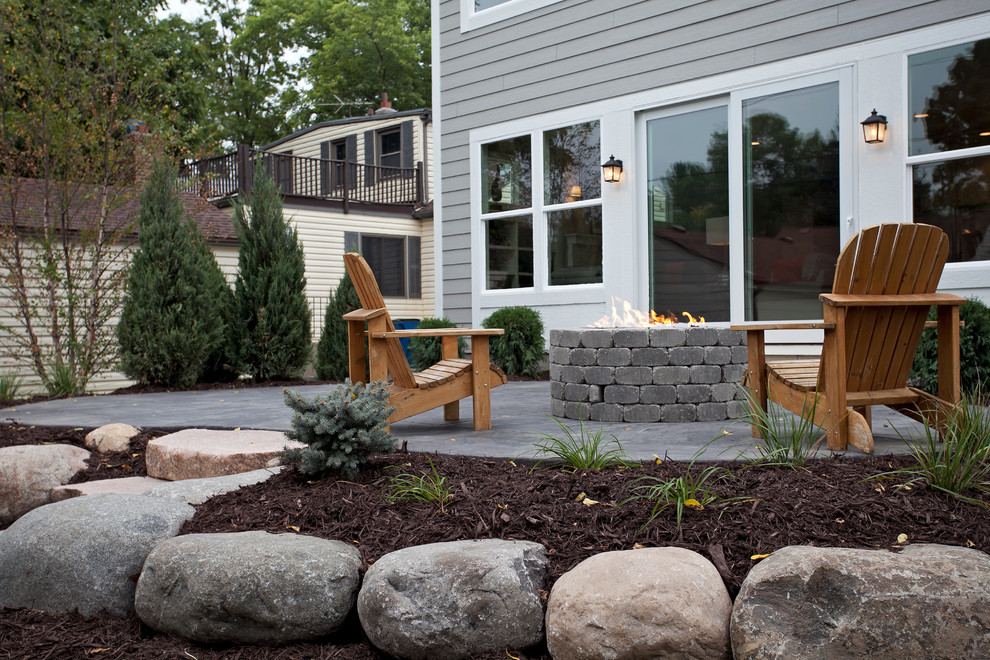 Example of a mid-sized classic patio design in Minneapolis
